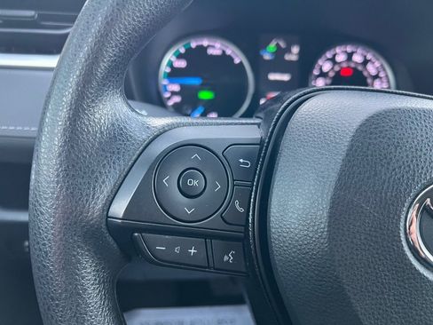 Used 2021 Toyota RAV4 LE image 27