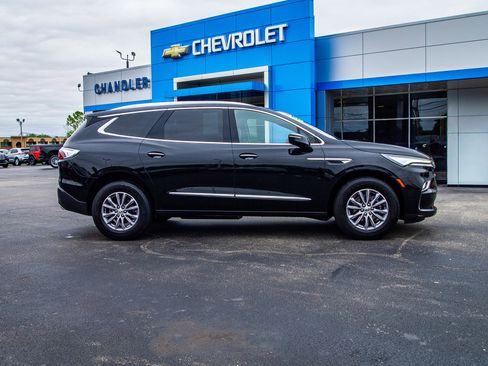 Used 2024 Buick Enclave Essence w/ Technology Package FWD image 8