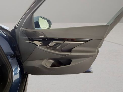 Used 2025 BMW 530i w/ Premium Package image 39