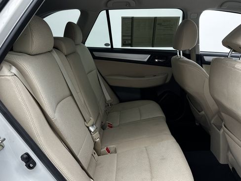 Used 2017 Subaru Outback 2.5i Premium image 31