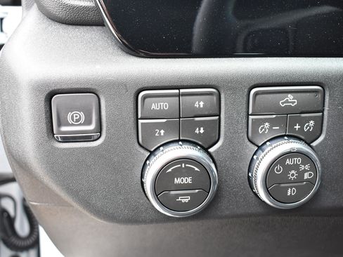 New 2026 GMC Sierra 1500 Elevation w/ LPO, Elevation Black Package AWD/4WD image 15