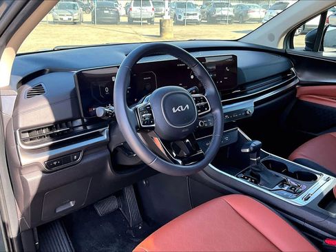 Certified 2025 Kia Carnival SX w/ SX Dark Edition Package image 16