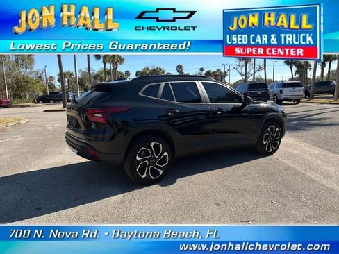 Used 2025 Chevrolet Trax RS w/ Sunroof Package image 9