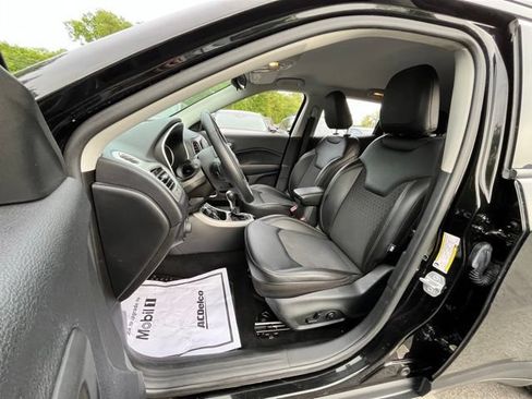 Used 2019 Jeep Compass Latitude w/ Cold Weather Group AWD/4WD image 15