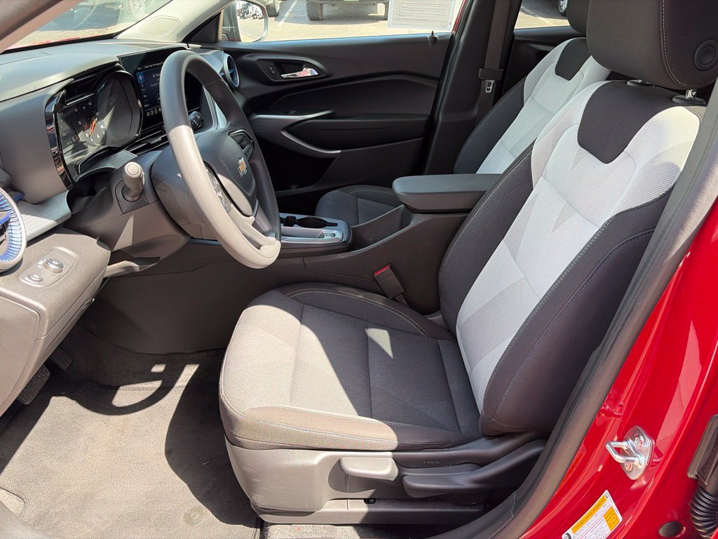 Used 2026 Chevrolet Trax LS FWD image 20