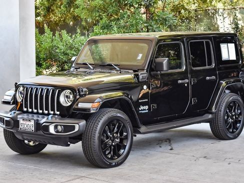 Used 2022 Jeep Wrangler Unlimited Sahara image 3