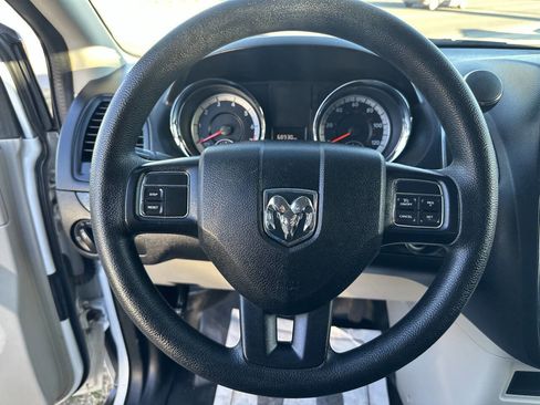 Used 2014 RAM C/V Tradesman image 19