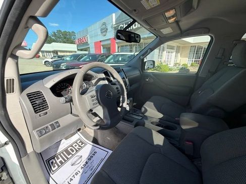 Used 2014 Nissan Frontier SV w/ SV Value Truck Package RWD image 11