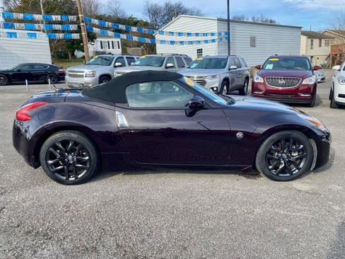 Used 2016 Nissan 370Z Touring RWD image 8