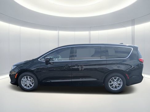 New 2026 Chrysler Pacifica Select image 6