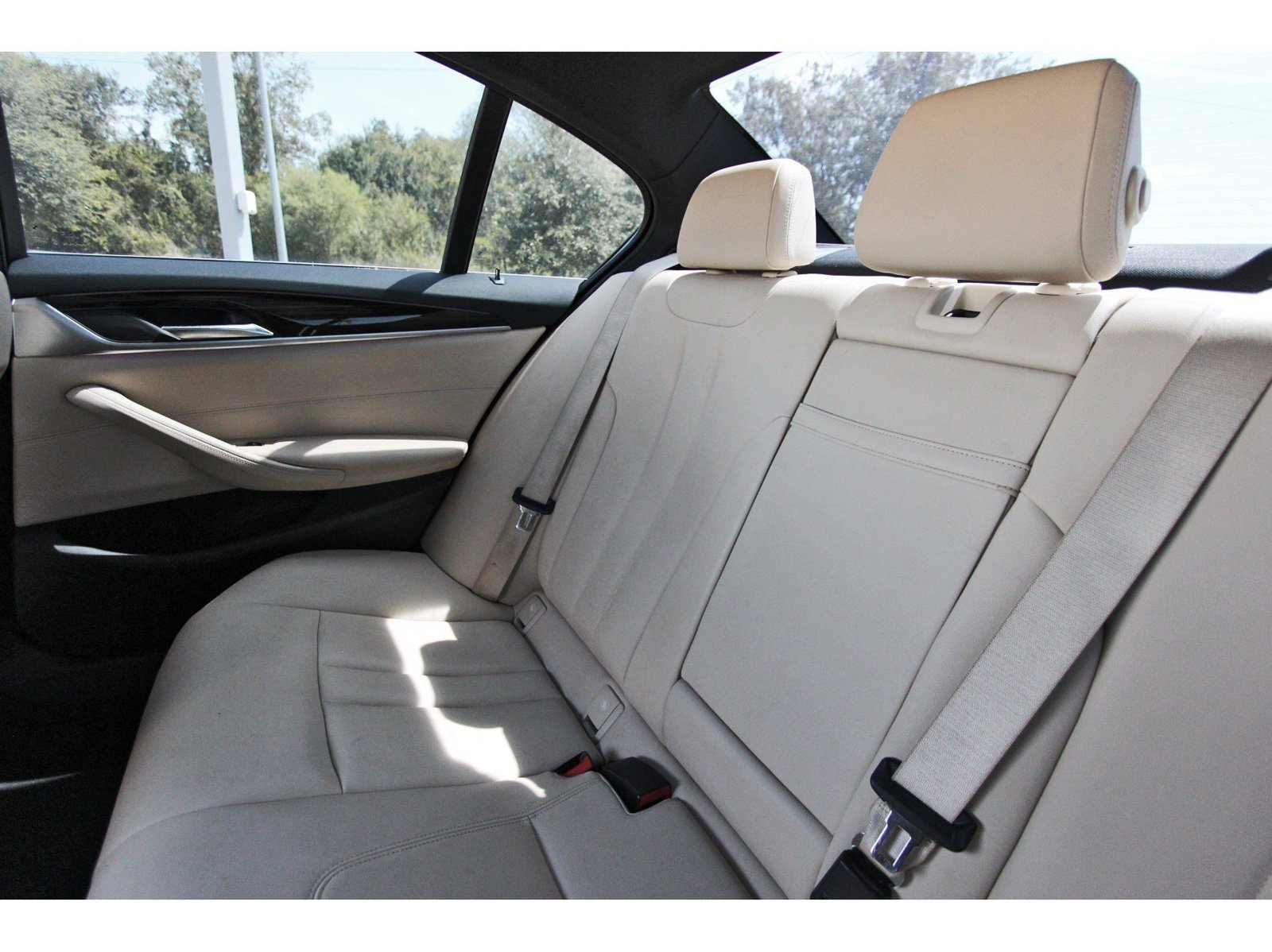 Used 2019 BMW 530e w/ Convenience Package RWD image 12