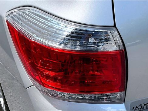 Used 2013 Toyota Highlander SE AWD/4WD image 29