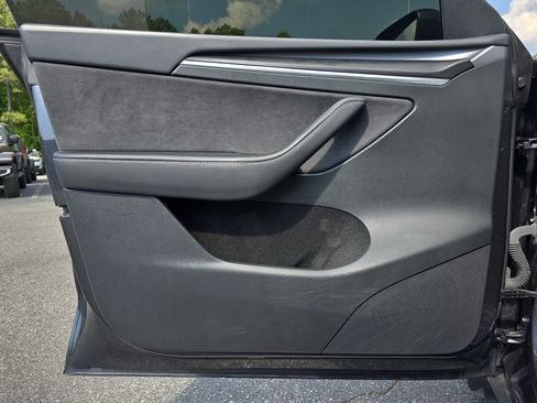 Used 2024 Tesla Model Y 2WD image 26