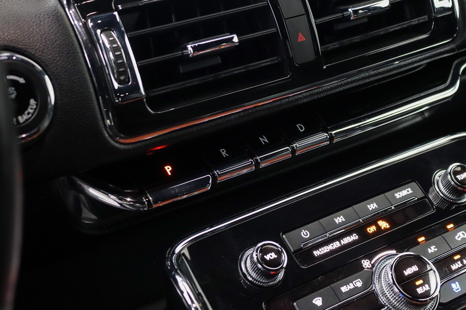 Used 2018 Lincoln Navigator Select w/ Technology Package RWD image 24
