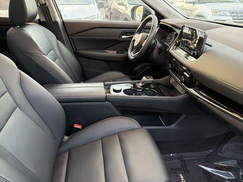 Used 2023 Nissan Rogue SL w/ SL Premium Package image 13