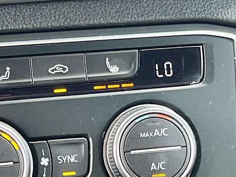 Used 2021 Volkswagen Atlas Cross Sport SE FWD image 19