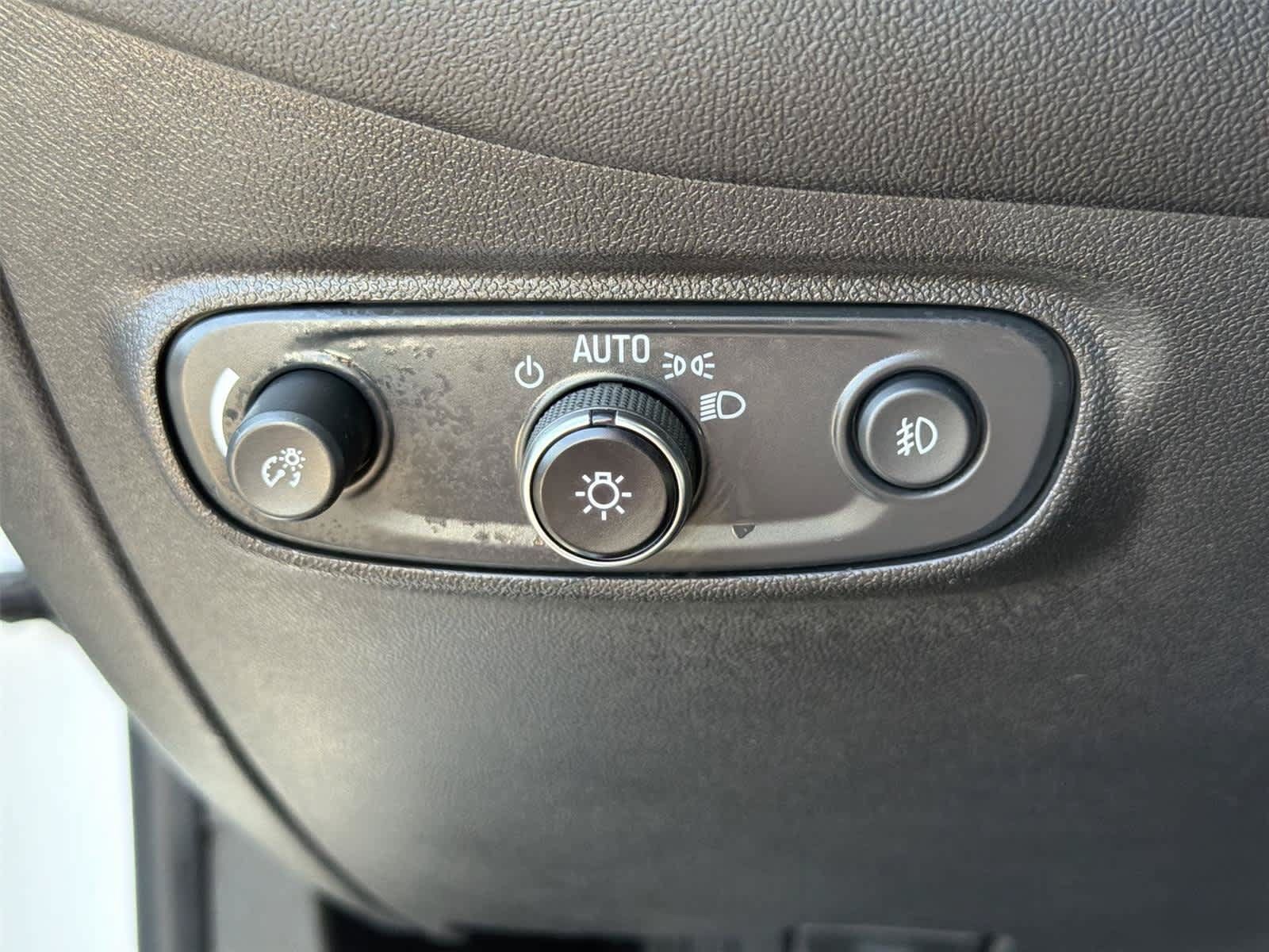 Used 2021 Chevrolet Equinox Premier FWD image 38