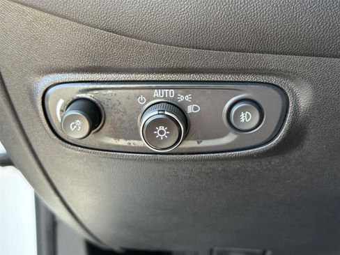 Used 2021 Chevrolet Equinox Premier FWD image 38