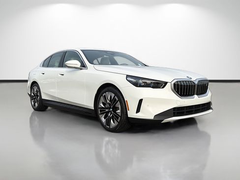 New 2026 BMW i5 eDrive40 RWD image 1