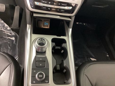 Used 2024 Ford Explorer XLT w/ Equipment Group 202A AWD/4WD image 20