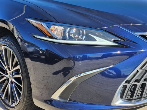 Used 2025 Lexus ES 300h w/ Premium Package image 6
