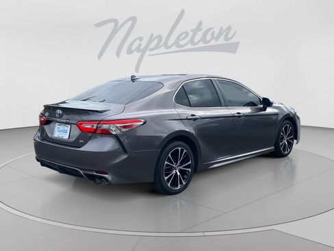 Used 2019 Toyota Camry SE FWD image 6