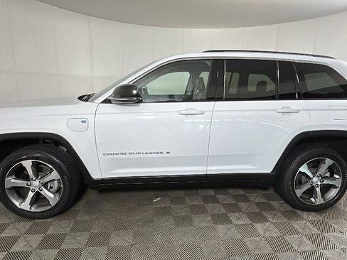 Used 2023 Jeep Grand Cherokee 4WD 4xe image 5