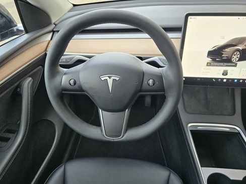 Used 2024 Tesla Model Y Long Range image 30