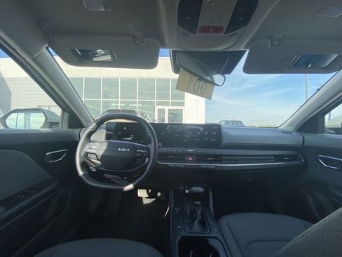 Used 2025 Kia K4 EX image 6