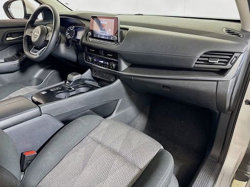 Used 2024 Nissan Rogue SV image 25