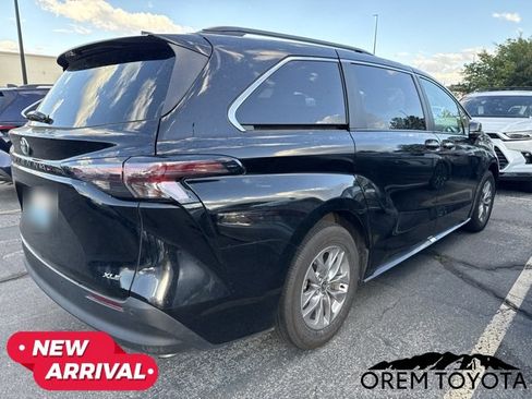 Used 2026 Toyota Sienna XLE FWD image 18