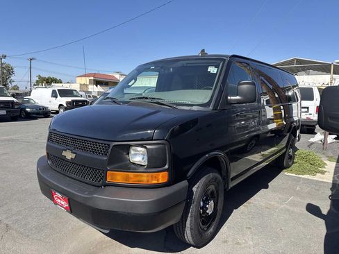 Used 2016 Chevrolet Express 2500 RWD image 2