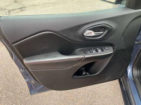 Used 2019 Jeep Cherokee Trailhawk w/ Cold Weather Group image 22