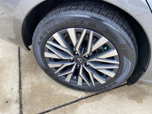 Used 2024 Nissan Altima 2.5 SV image 30