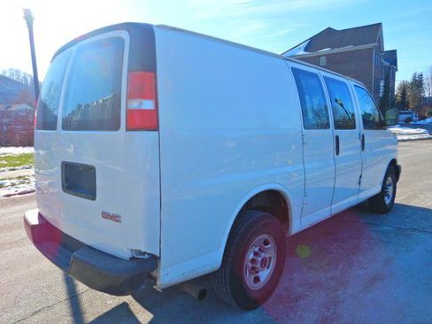 Used 2019 GMC Savana 3500 G3500 Cargo w/ Driver Convenience Package image 4