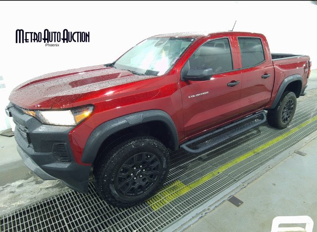 Used 2025 Chevrolet Colorado Trail Boss AWD/4WD image 1