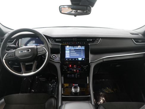 Used 2023 Jeep Grand Cherokee Altitude image 15