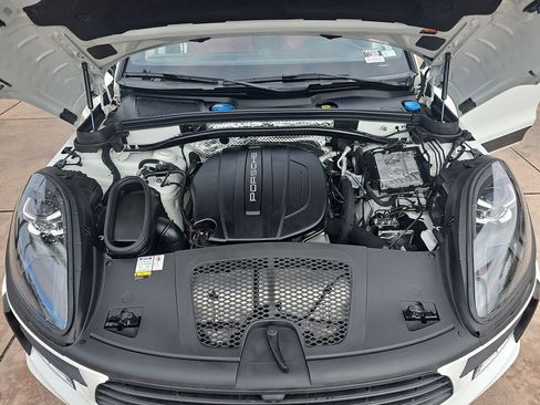 Used 2021 Porsche Macan AWD/4WD image 33