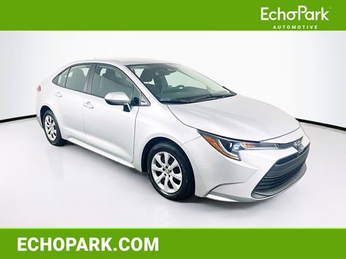Used 2024 Toyota Corolla LE FWD image 1