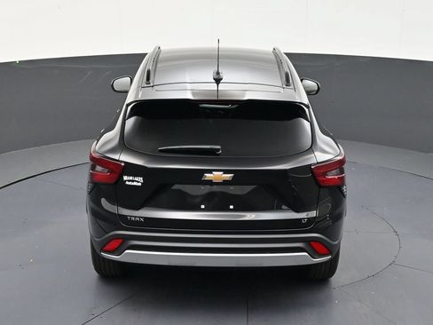 Used 2025 Chevrolet Trax LT FWD image 12