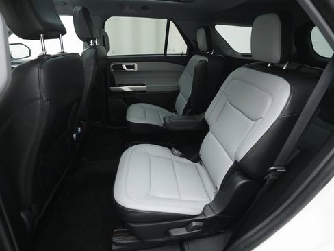 Used 2021 Ford Explorer XLT w/ XLT Sport Appearance Package image 16