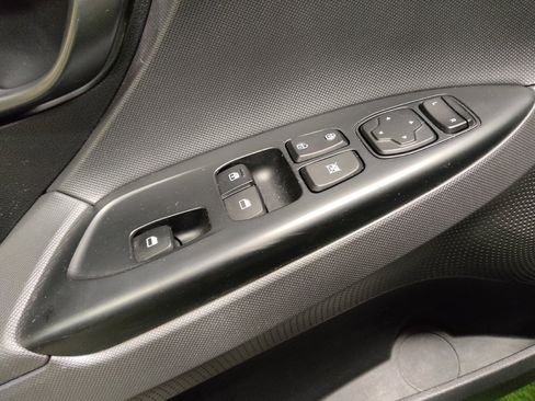 Used 2020 Hyundai Veloster Turbo FWD image 27