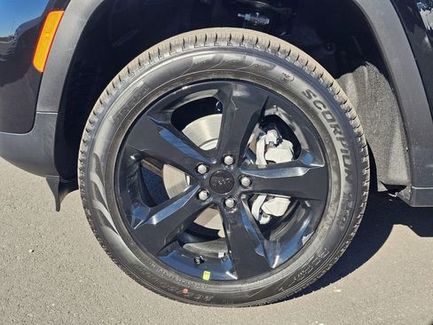 New 2025 Jeep Grand Cherokee L Limited w/ Black Appearance Package image 8