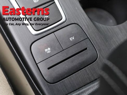 Used 2022 Ford Escape SE w/ Cold Weather Package FWD image 22
