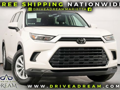 Used 2024 Toyota Grand Highlander XLE image 2