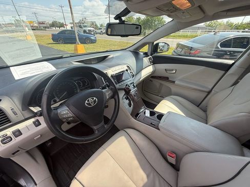 Used 2011 Toyota Venza w/ Comfort Pkg image 13