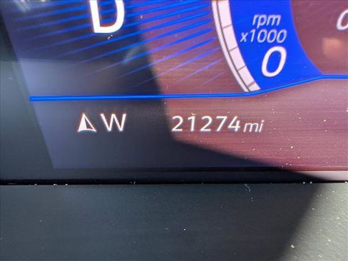 Certified 2025 Volkswagen Jetta SE w/ Sunroof Package image 36