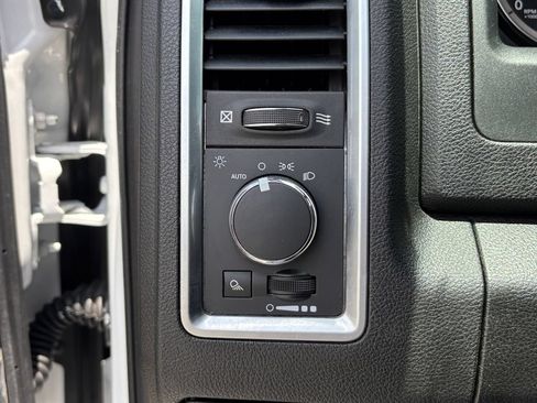 Used 2021 RAM 1500 Classic SLT RWD image 31