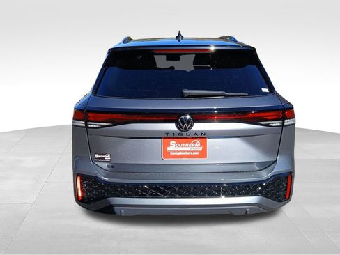 New 2026 Volkswagen Tiguan SE R-Line FWD image 4