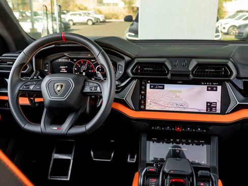 Used 2025 Lamborghini Urus SE AWD/4WD image 26